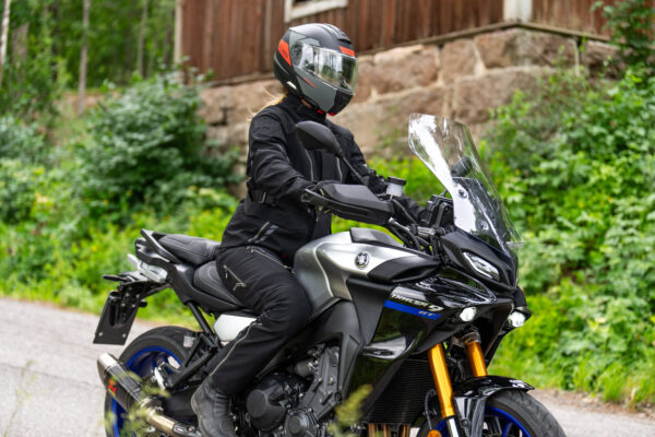 710-25050200 Vinvallen Wmn Blk 22